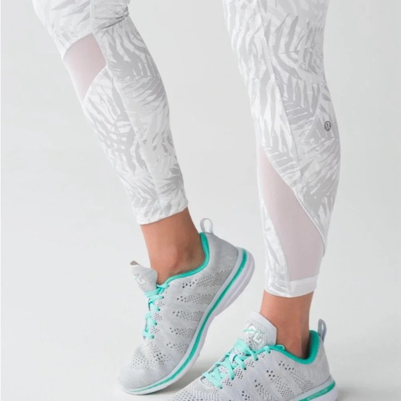 Lululemon inspire tight II white palm camo - Picture 5 of 10